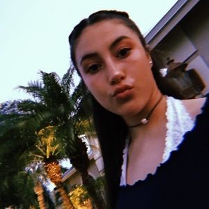 Meet your Posher, Demi